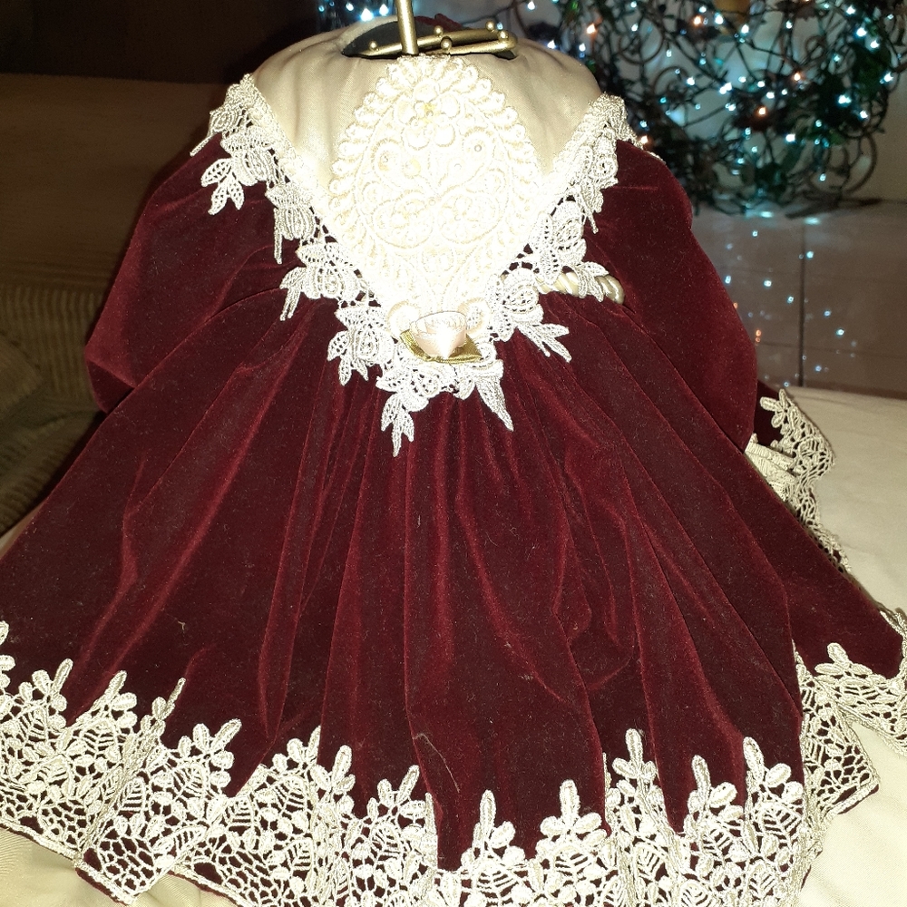 Beautiful Vintage Complete Doll's Dress.